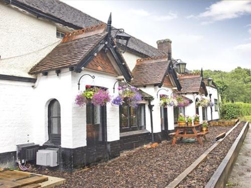 The May Garland Inn Hellingly Exterior foto