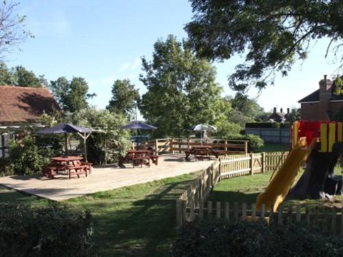 The May Garland Inn Hellingly Exterior foto