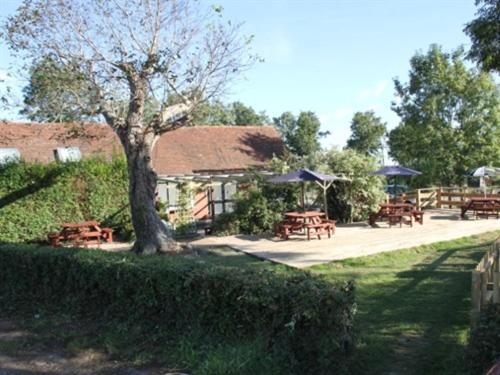 The May Garland Inn Hellingly Exterior foto
